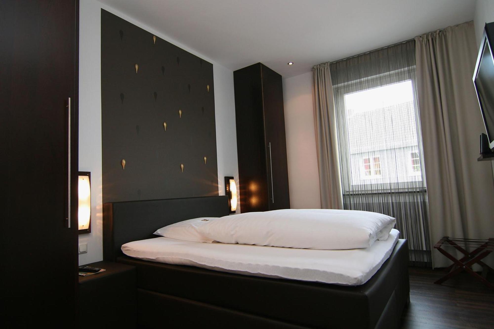 Hotel Zur Wartburg Реда-Виденбрюк Экстерьер фото