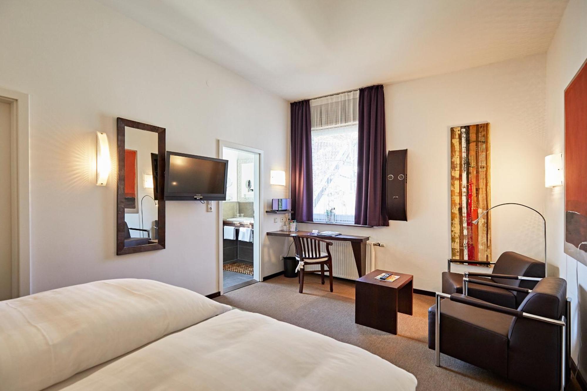 Hotel Zur Wartburg Реда-Виденбрюк Экстерьер фото